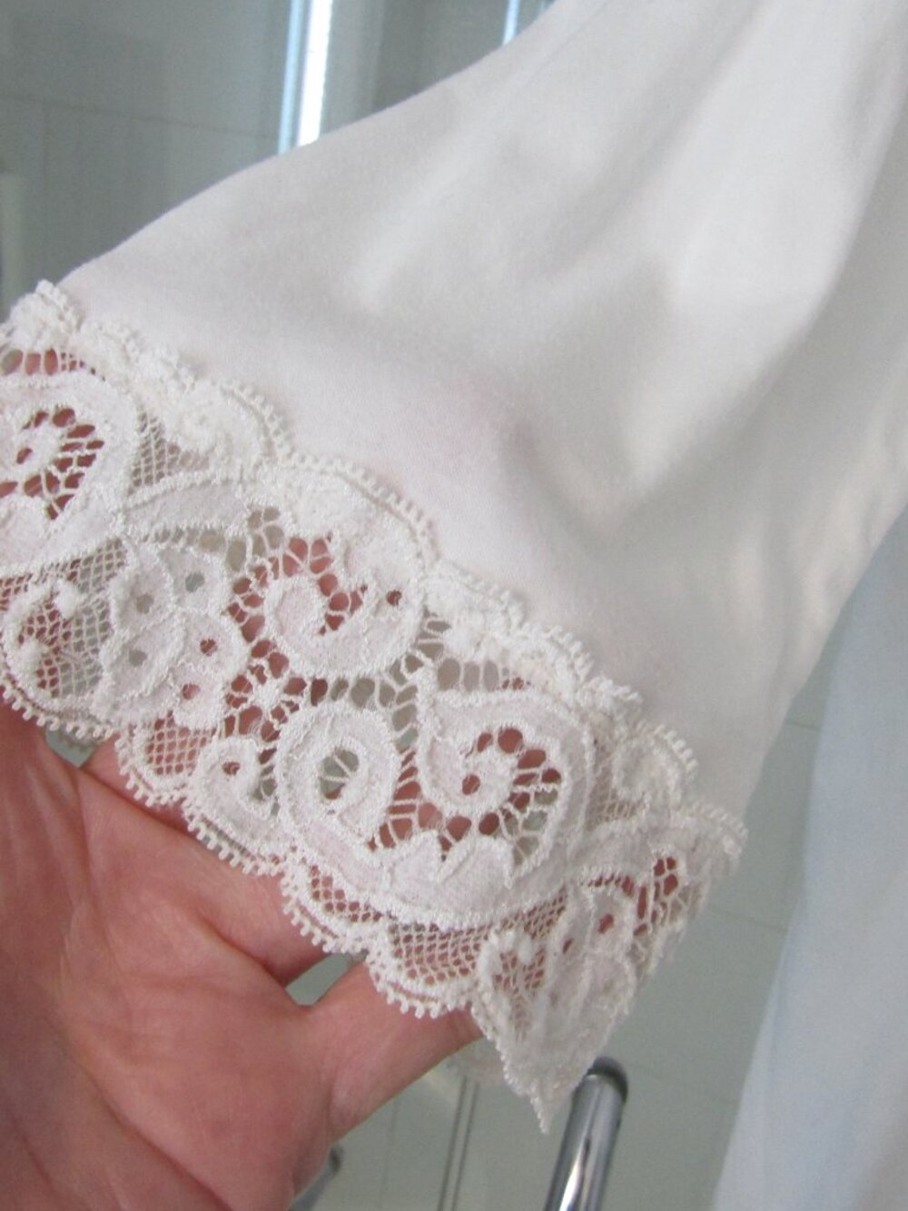 HANRO of Switzerland White 100% Cotton Nightgown with Lace--Size L - Picture 3 of 5
